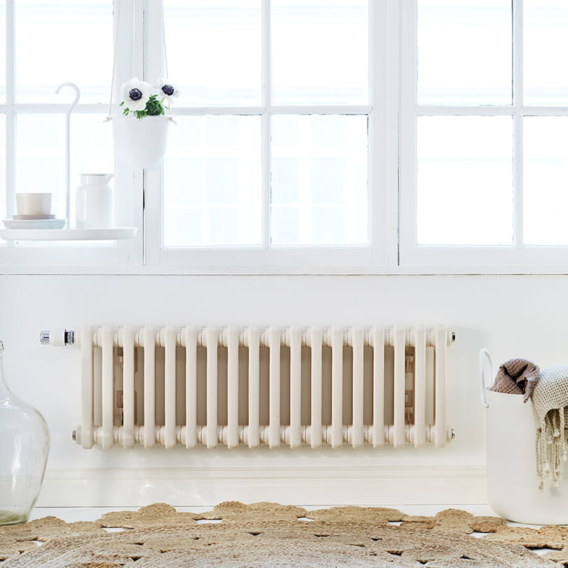 Purmo Delta tillhör en av de tre radiatorerna med hygienintyg från Purmo, avsedda för slutna vattenburna system. Finns i vitt och i över 70 olika kulörer.
